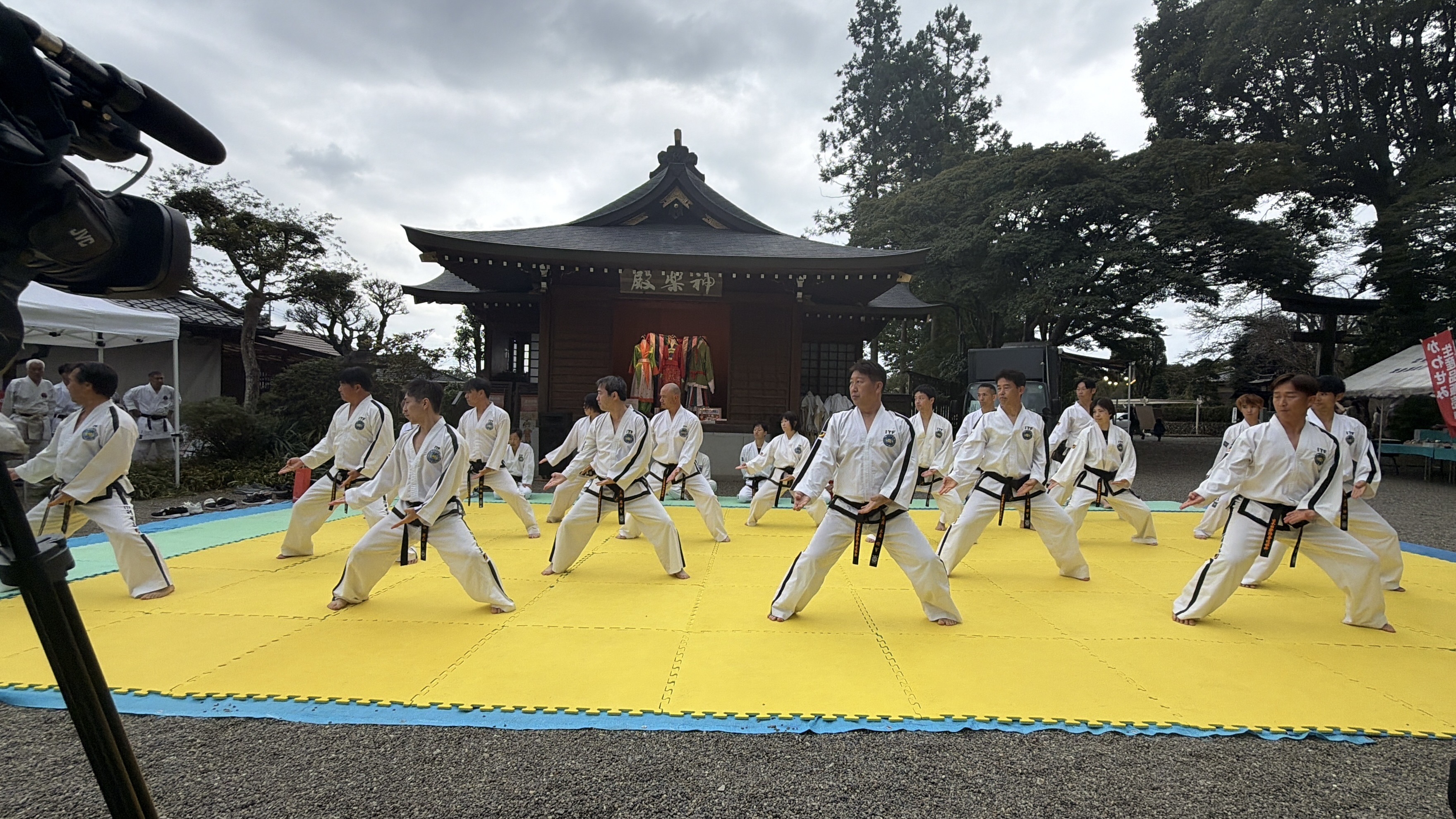 朴武館のテコンドーの団体演武