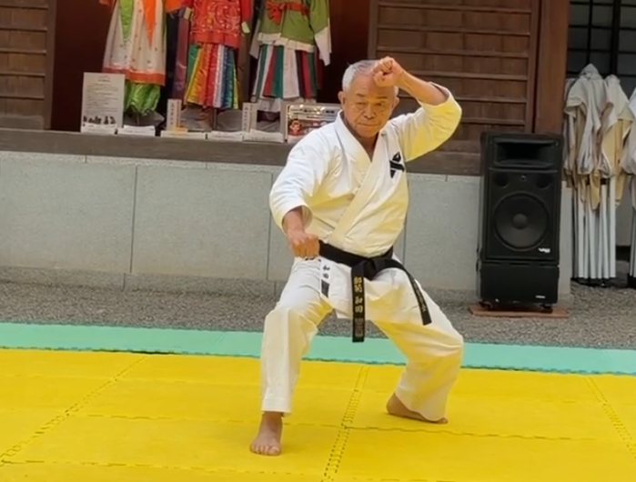 慶應義塾大学三田空手会の演武（受け）