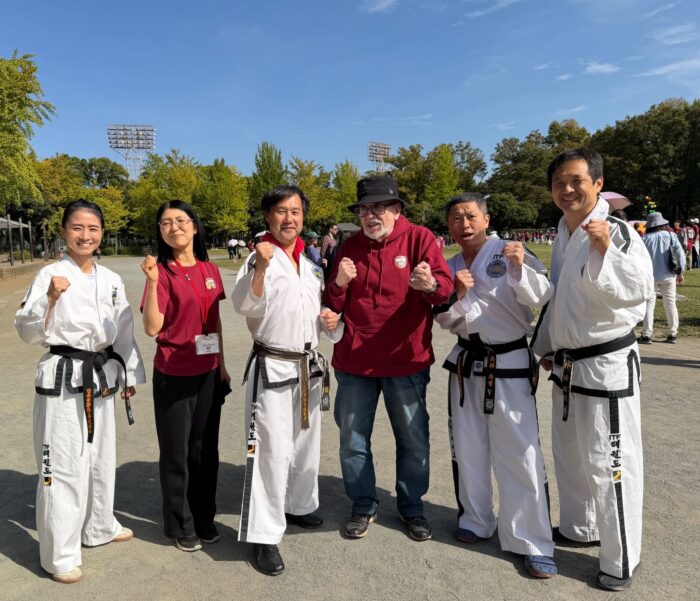運動会で演武した師範と関係者